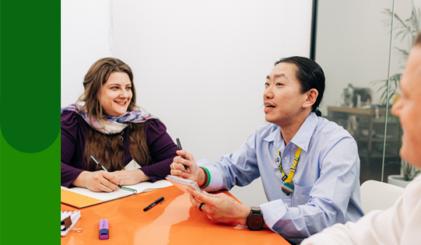 2 people in discussion in an office